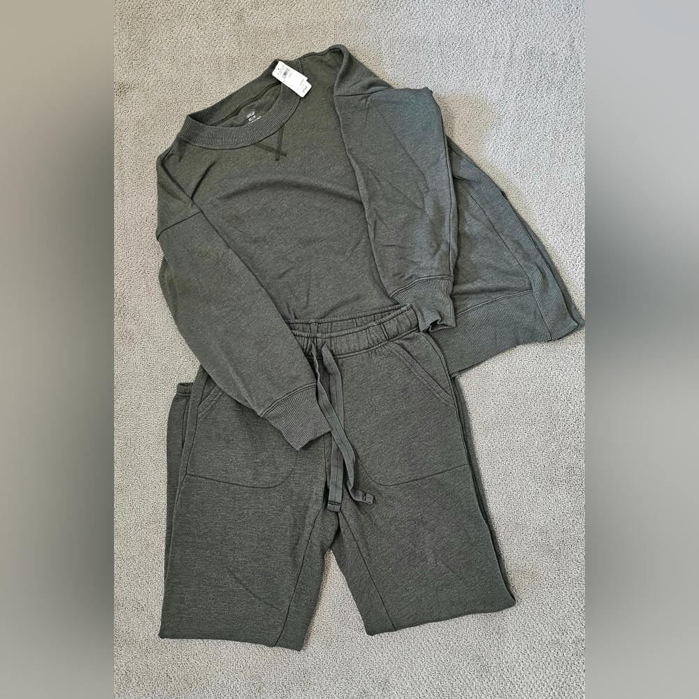 Aerie olive green lounge set
